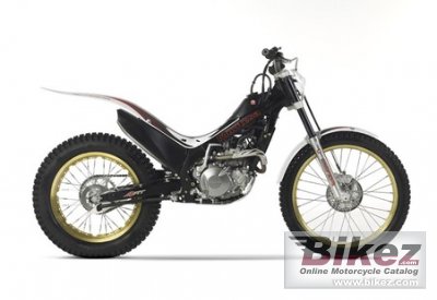 2010 HM Cota 4RT photo